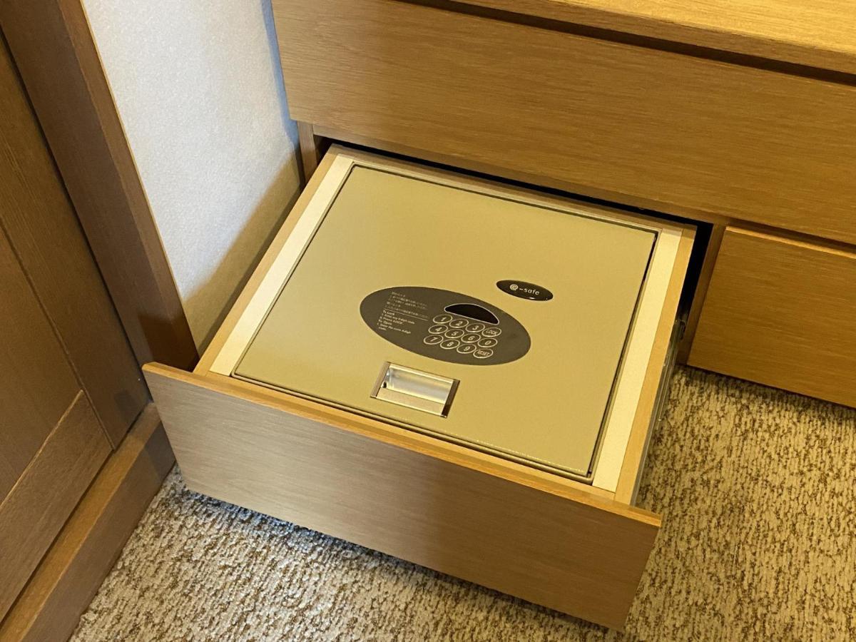 호텔 아소시아 시즈오카 외부 사진 A safe in a drawer