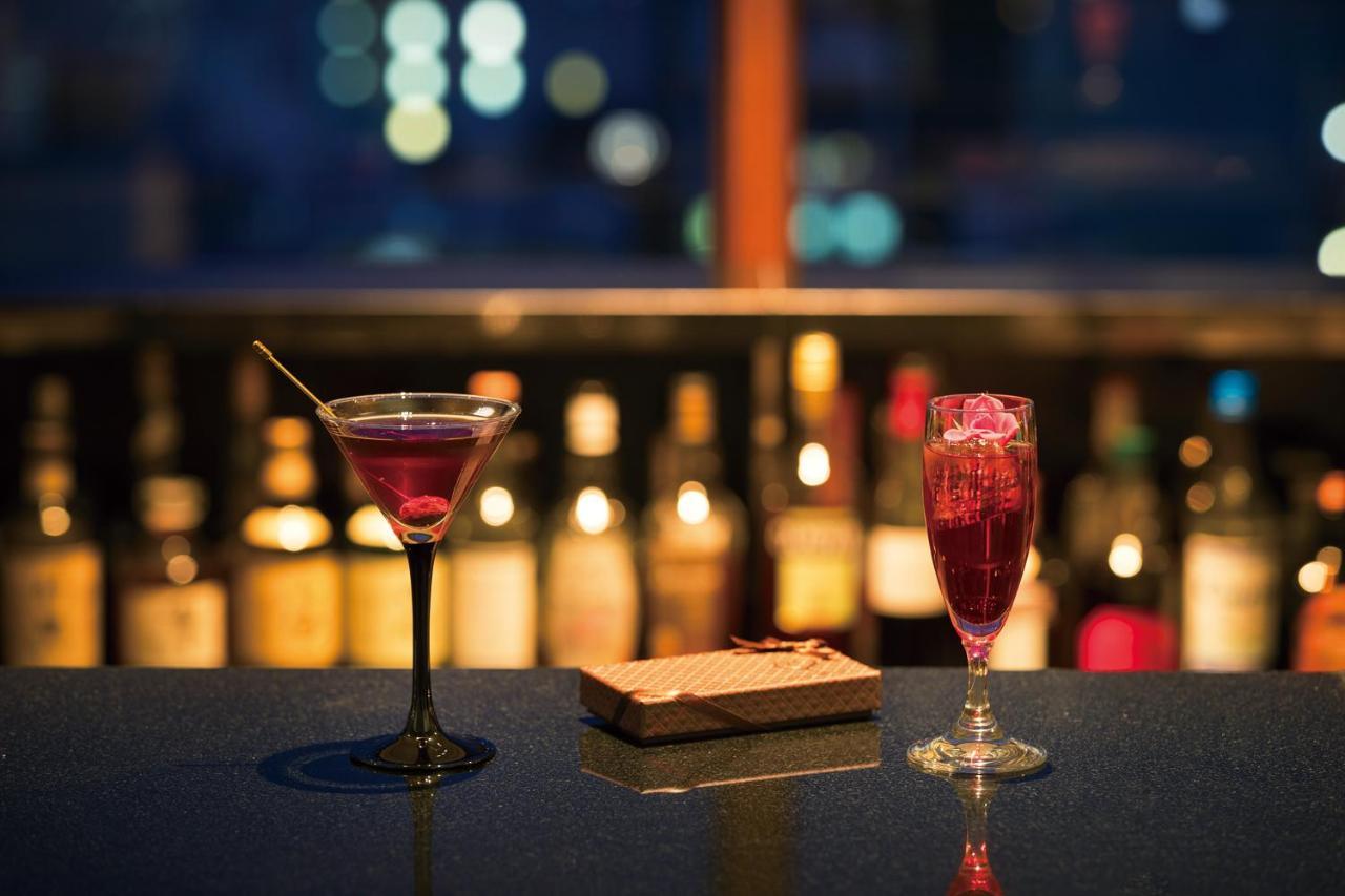 호텔 아소시아 시즈오카 외부 사진 A cosmopolitan (left) and a cosmopolitan float (right)