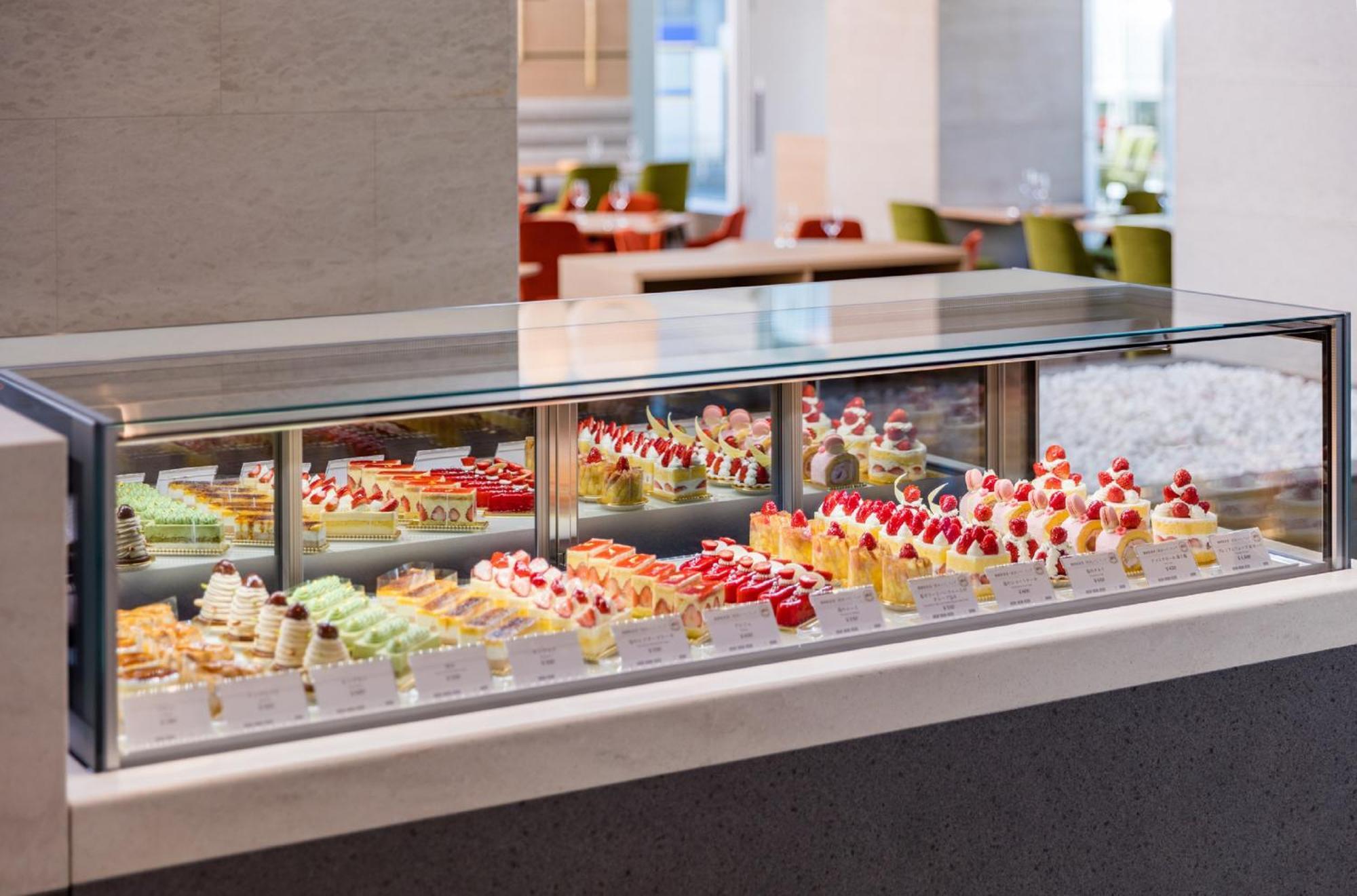 호텔 아소시아 시즈오카 외부 사진 A display case of gelato