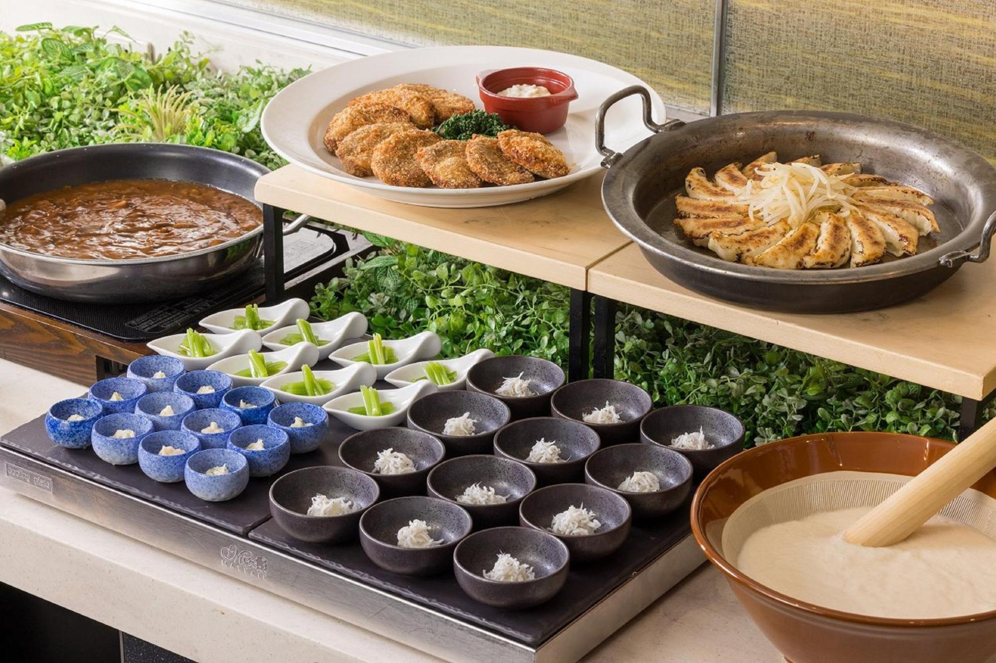 호텔 아소시아 시즈오카 외부 사진 A buffet at a restaurant