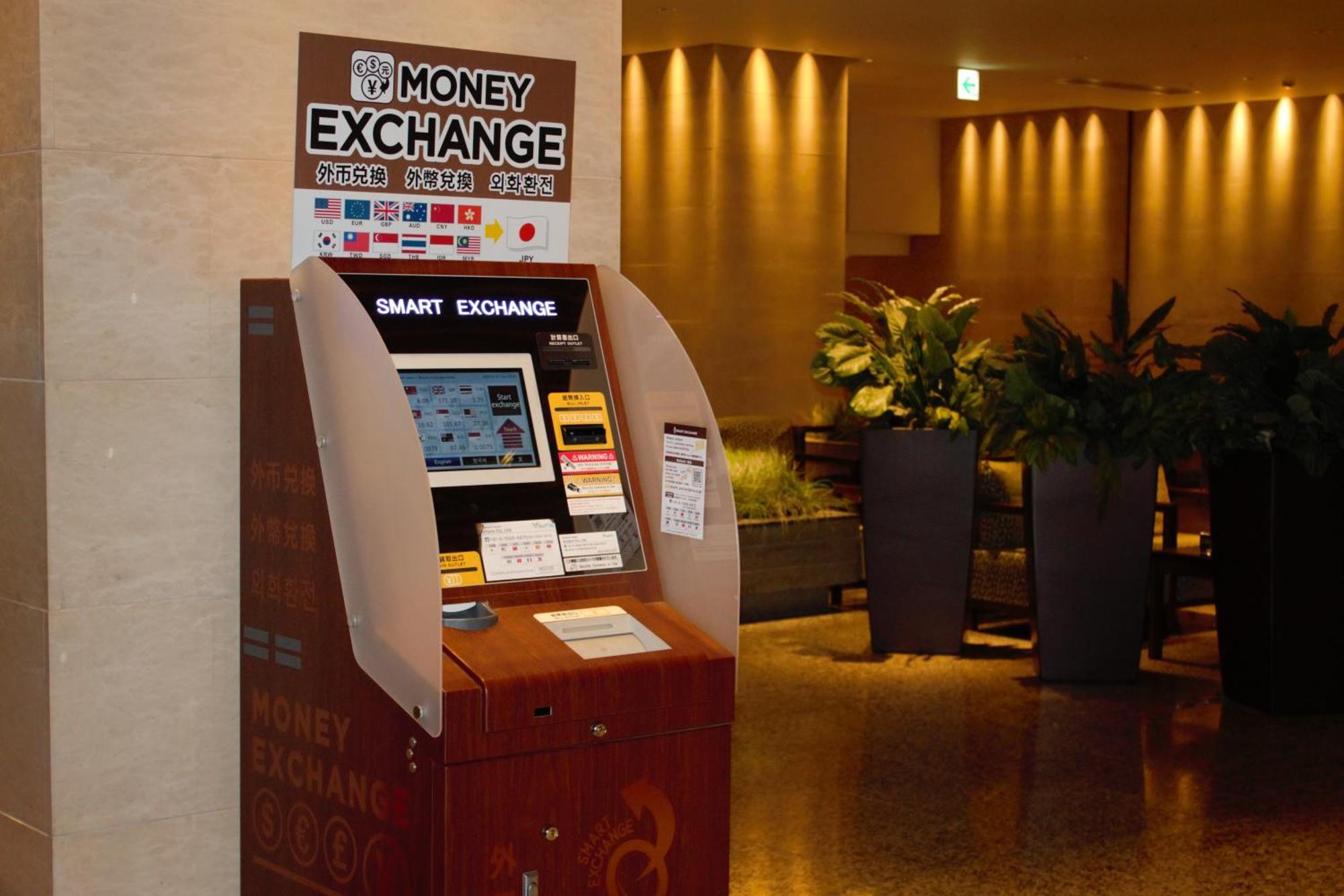 호텔 아소시아 시즈오카 외부 사진 A foreign exchange kiosk at a hotel