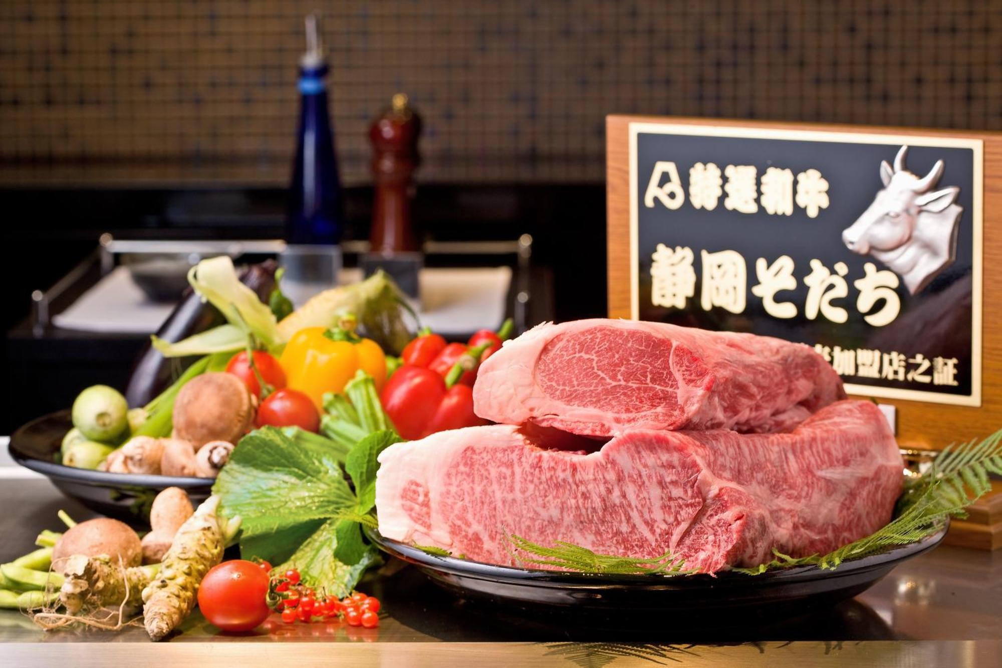 호텔 아소시아 시즈오카 외부 사진 A Japanese restaurant with a sign advertising the use of horse meat
